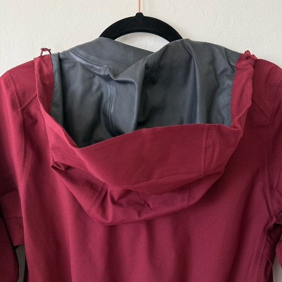 Uniqlo Cranberry Red Waterproof Long Line Hooded Windbreaker Extra Small - Picture 10 of 12
